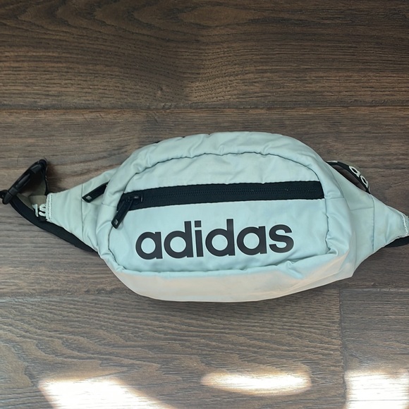 Adidas Core Waist Pack Sport belt bag. Unisex. Like new. - Picture 1 of 7